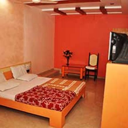 Hotel Gokul Гандинагар Экстерьер фото