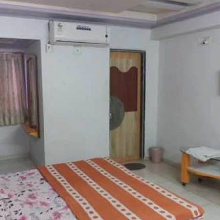Hotel Gokul Гандинагар Экстерьер фото