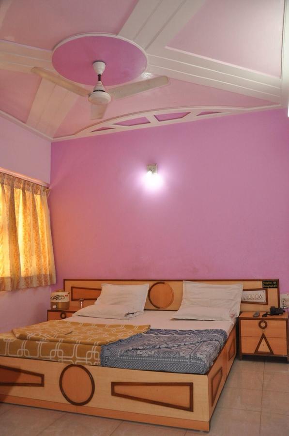 Hotel Gokul Гандинагар Экстерьер фото